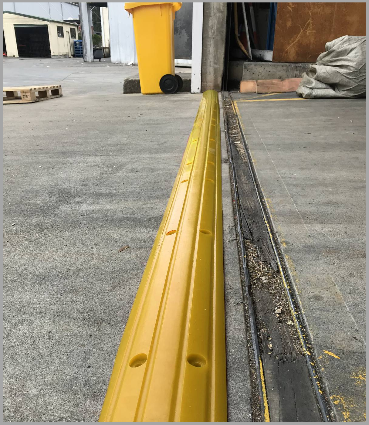 Urethane Floor Bunding YELLOW